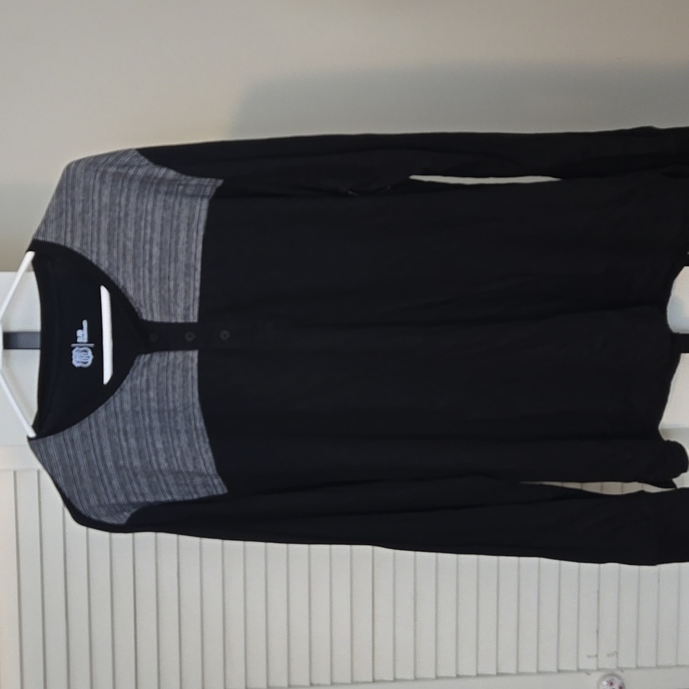 Men's Black and Gray Henley Shirt